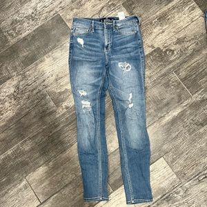 Girls Hollister distressed high-rise skinnies, size 1S (w25, L28)